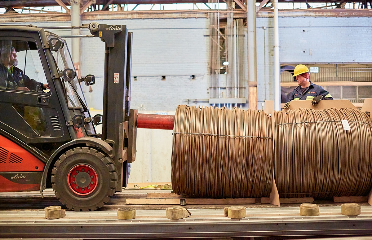 forklift-picking-up-steel,-the-advantage-of-domestic-steel.jpg